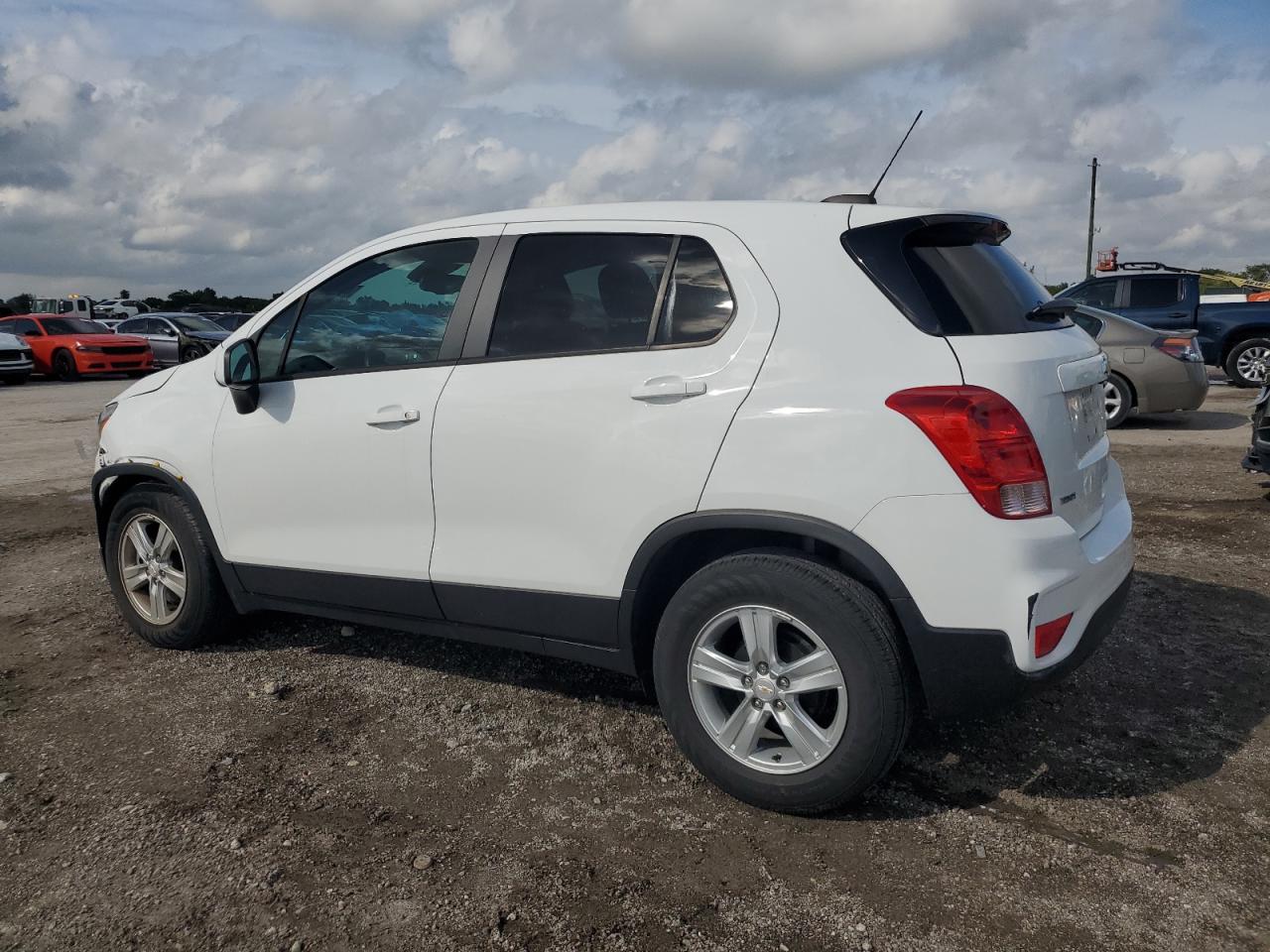 2022 Chevrolet Trax - Image 2