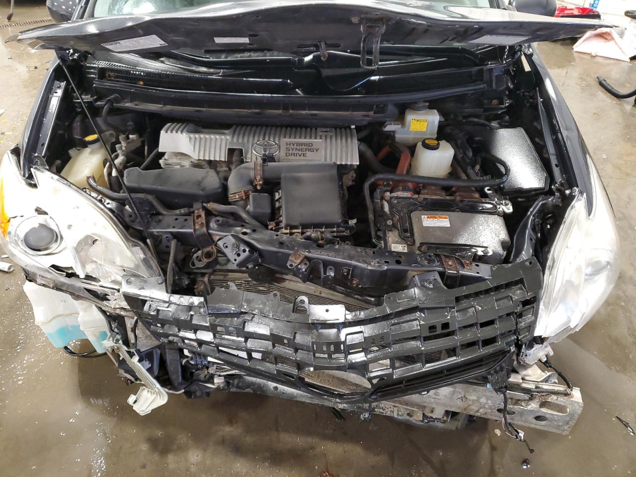 2012 Toyota Prius - Image 11