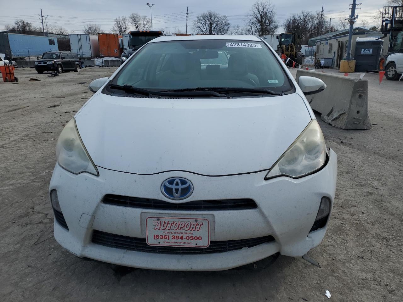 2013 Toyota Prius - Image 5