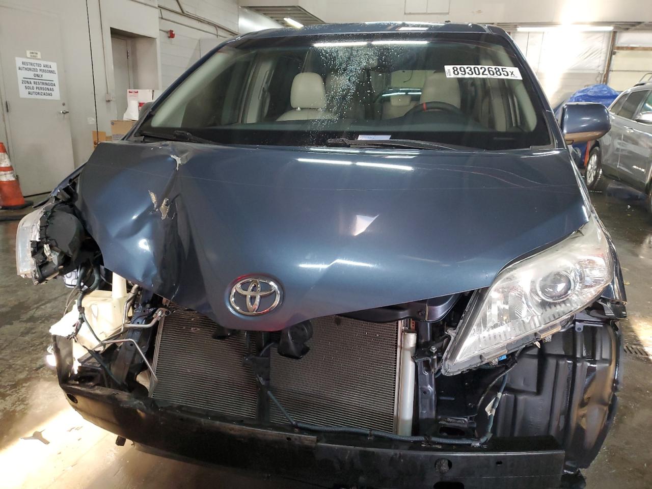 2014 Toyota Sienna - Image 5
