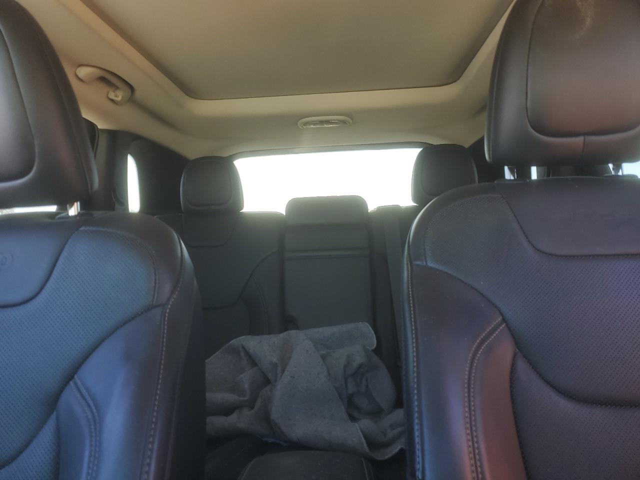 2017 Jeep Grand Cherokee - Image 10
