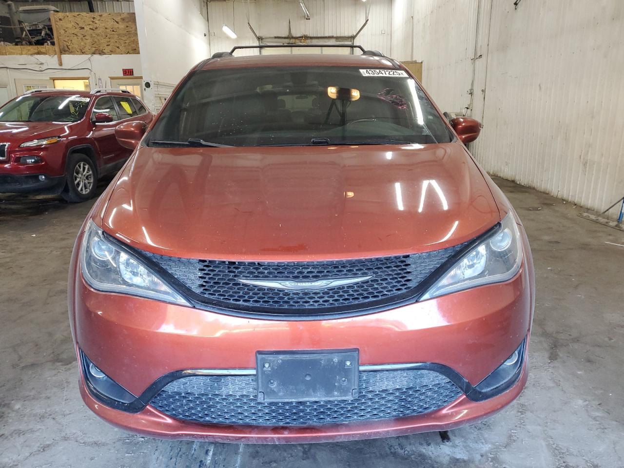 2018 Chrysler Pacifica - Image 5