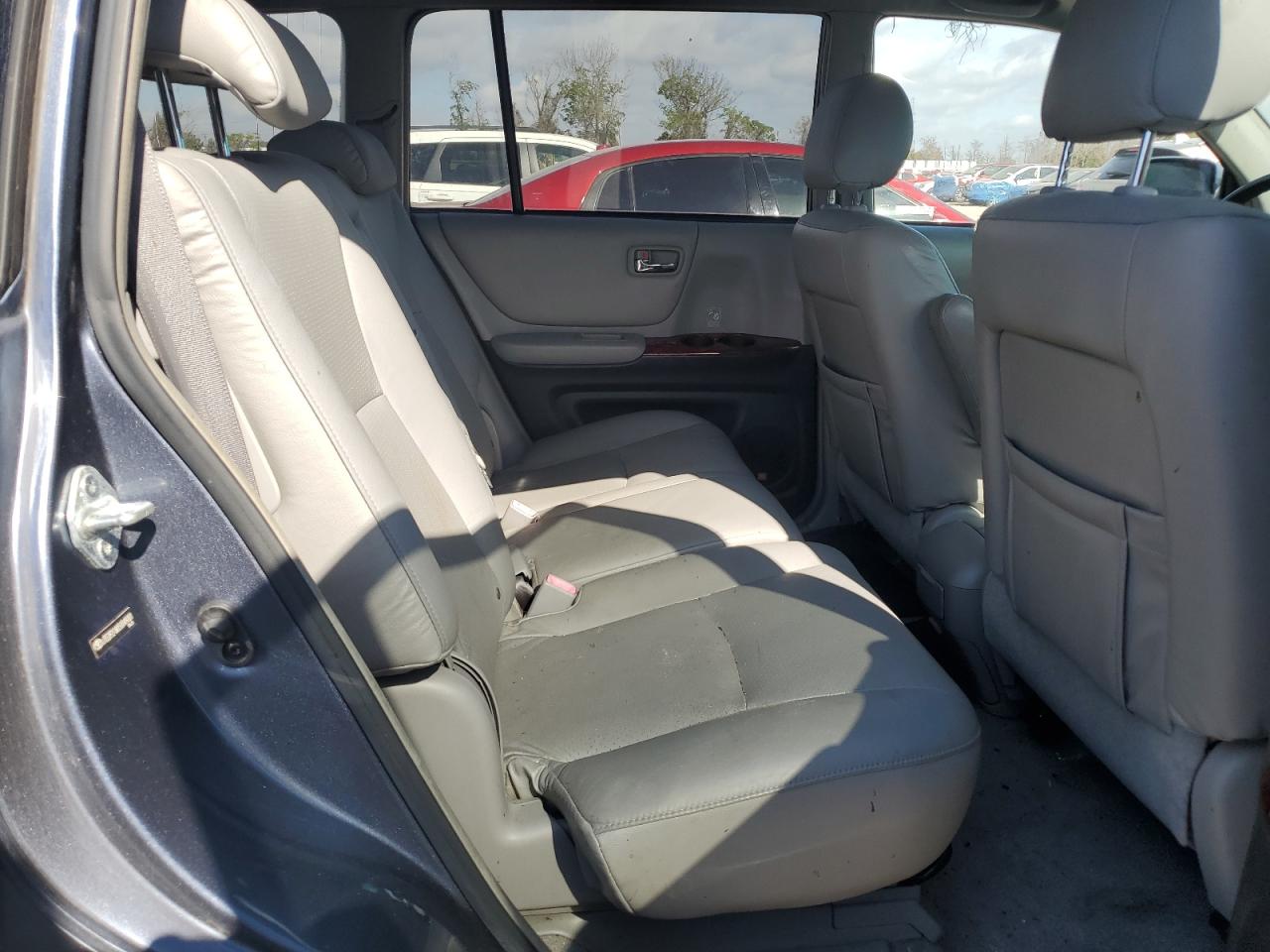 2005 Toyota Highlander - Image 11
