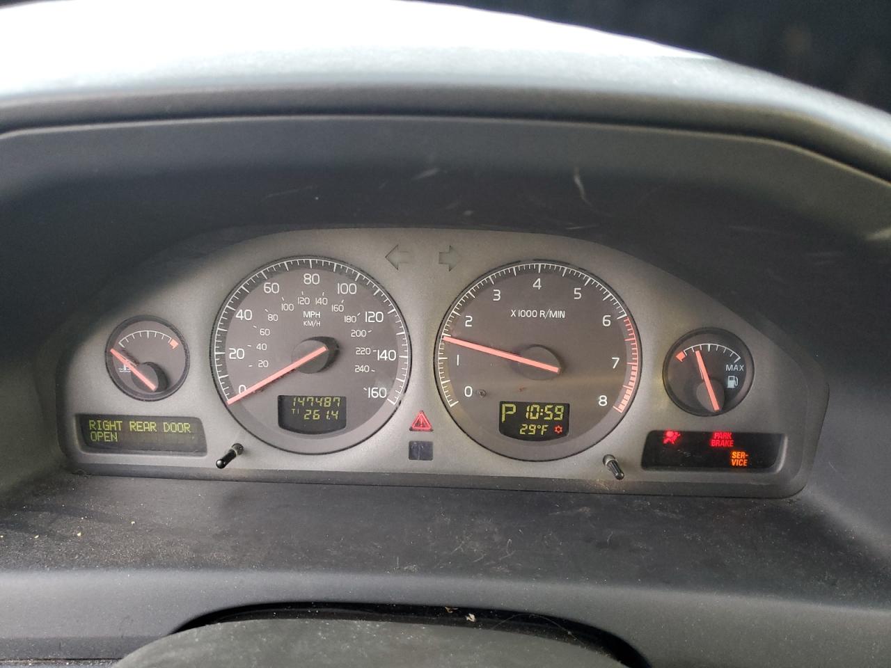 2001 Volvo V70 - Image 9