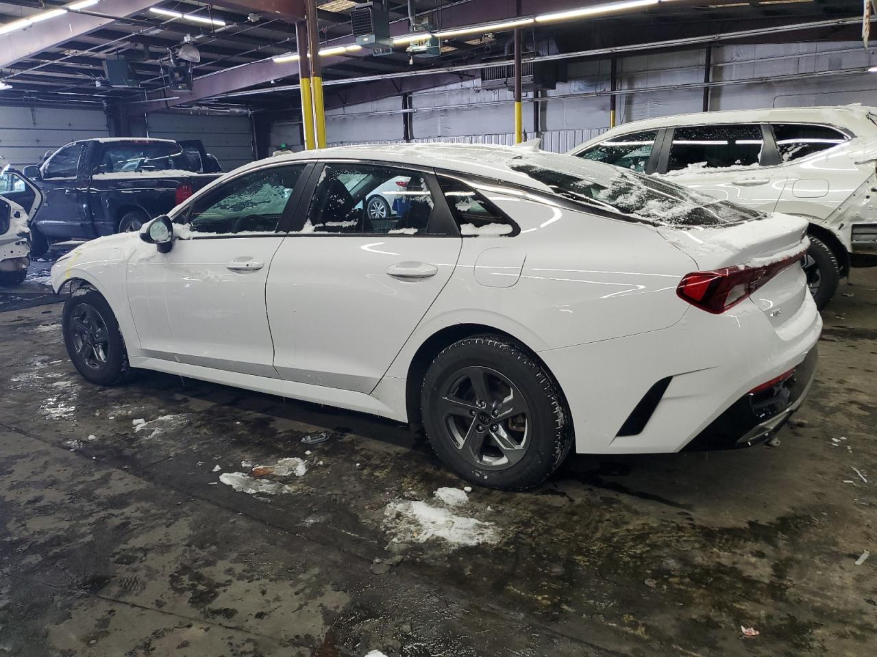 2021 Kia K5 - Image 2