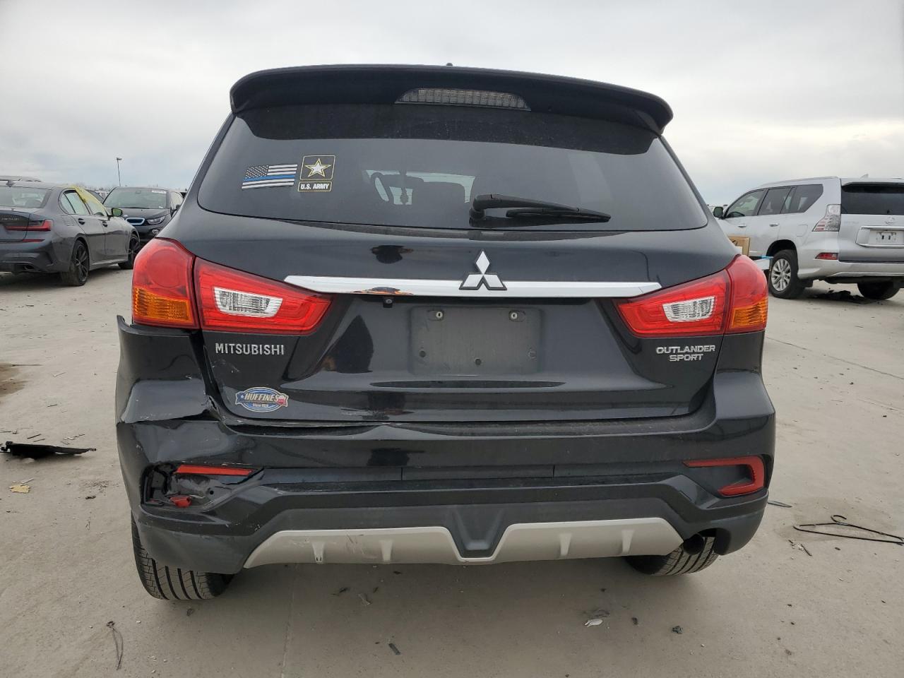 2018 Mitsubishi Outlander - Image 6