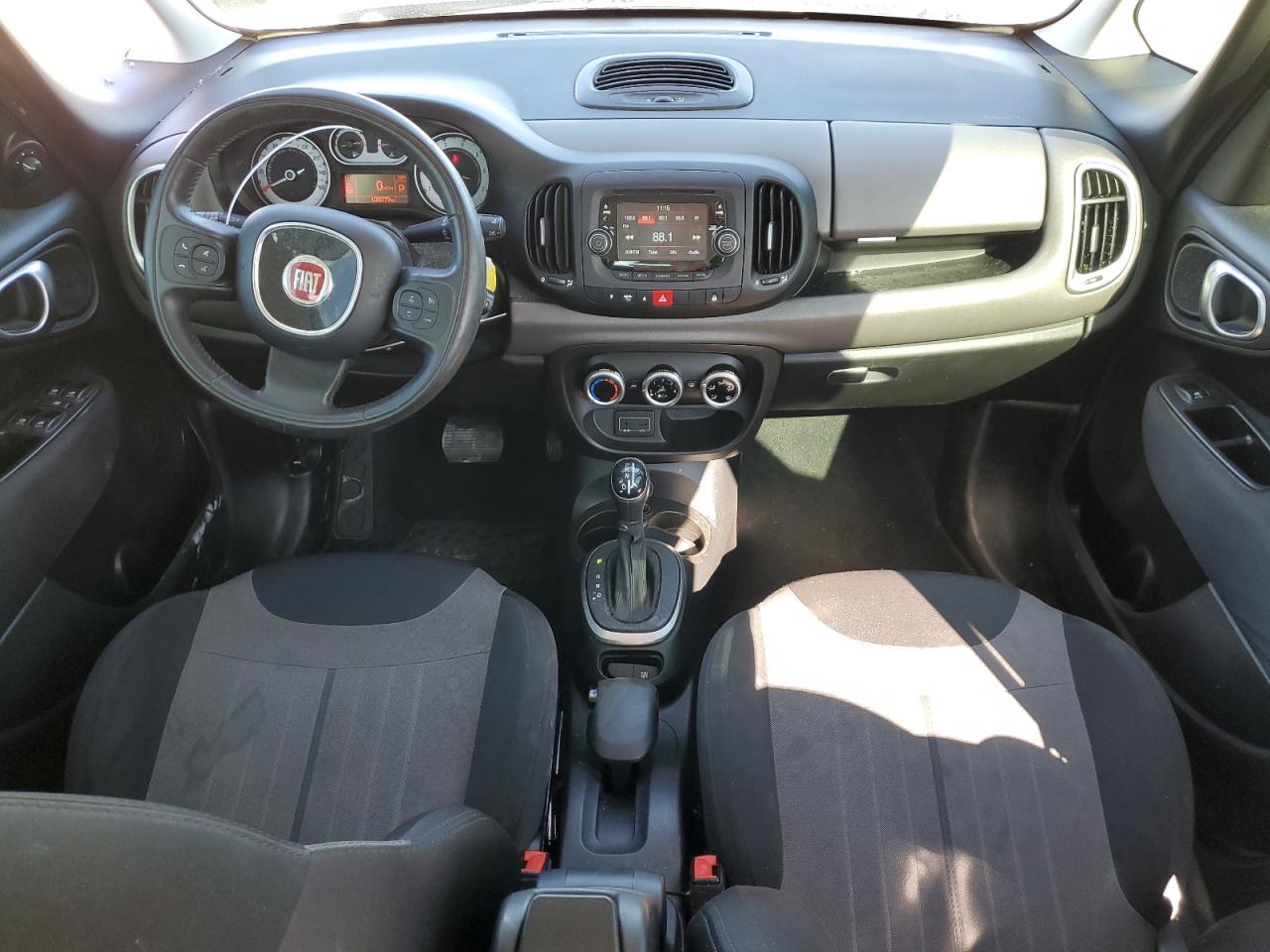 VIN ZFBCFAAH8HZ038656 2017 FIAT 500 no.8