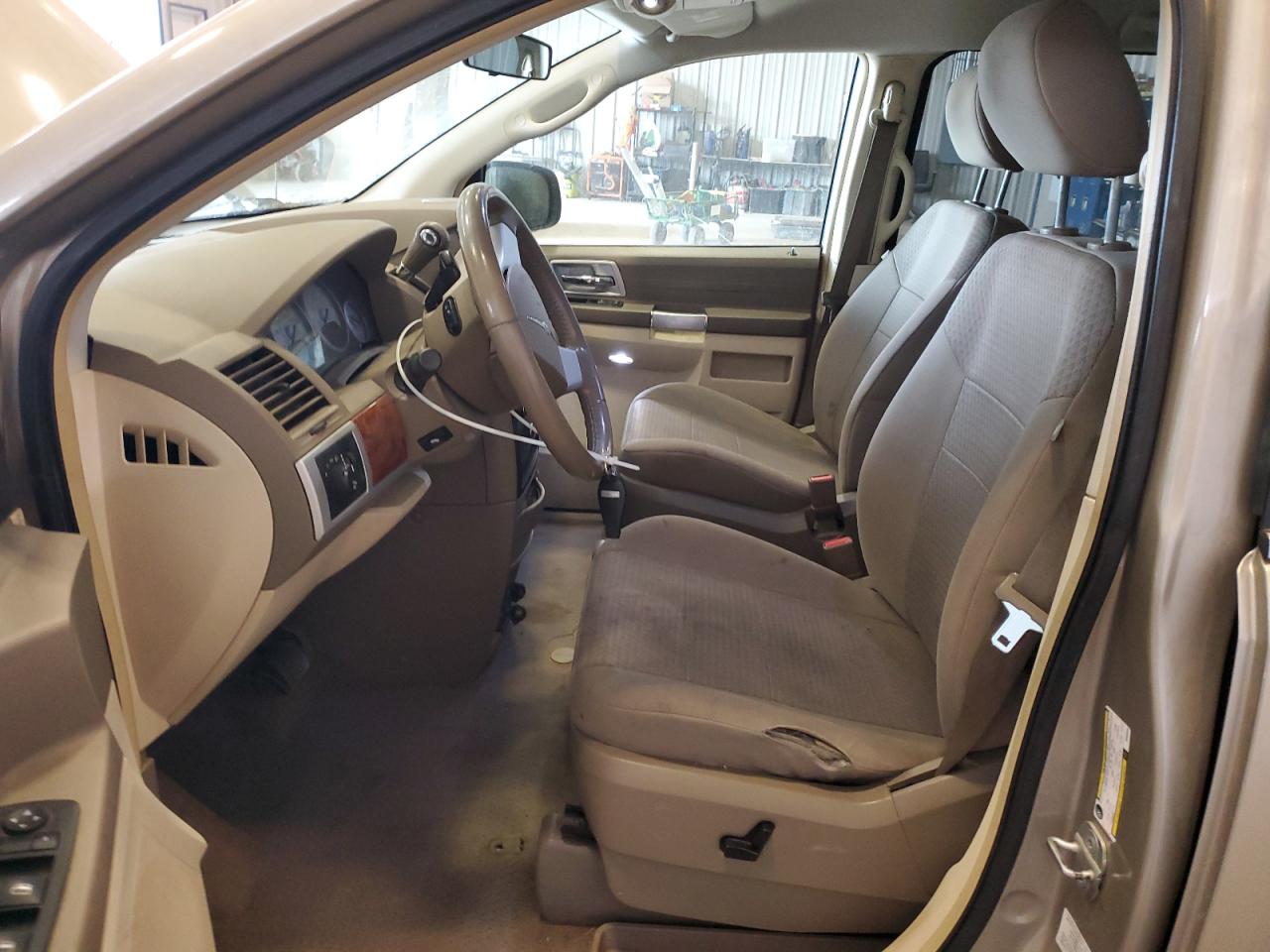 2008 Chrysler Town & Country - Image 7