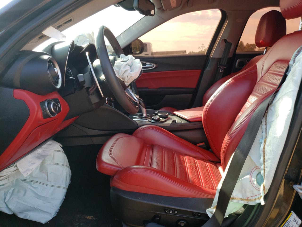 2019 Alfa Romeo Giulia - Image 7