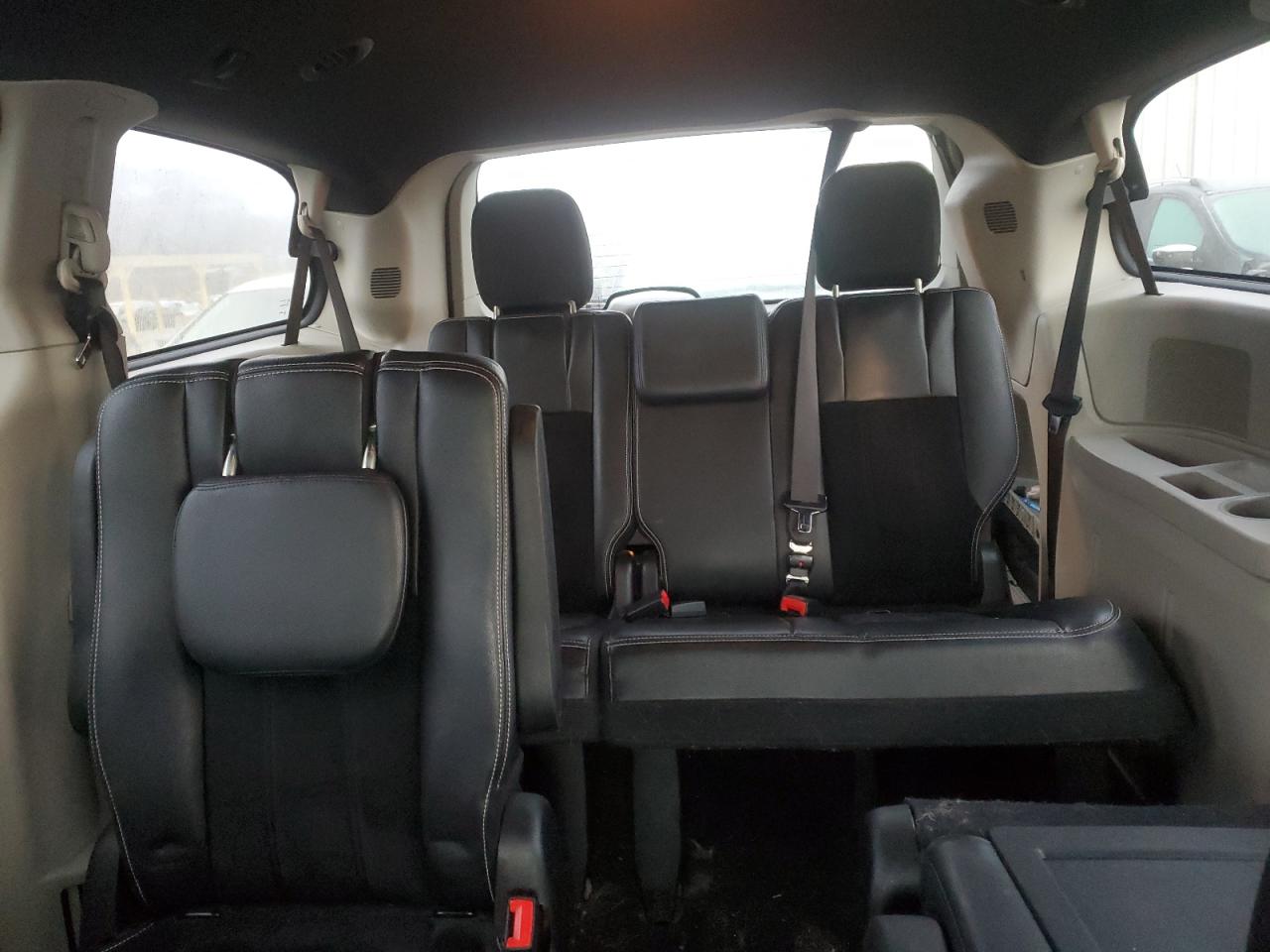 2017 Dodge Caravan - Image 10