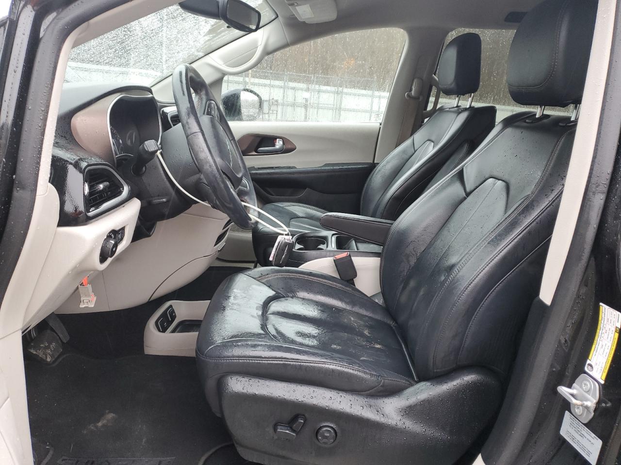 2017 Chrysler Pacifica - Image 7