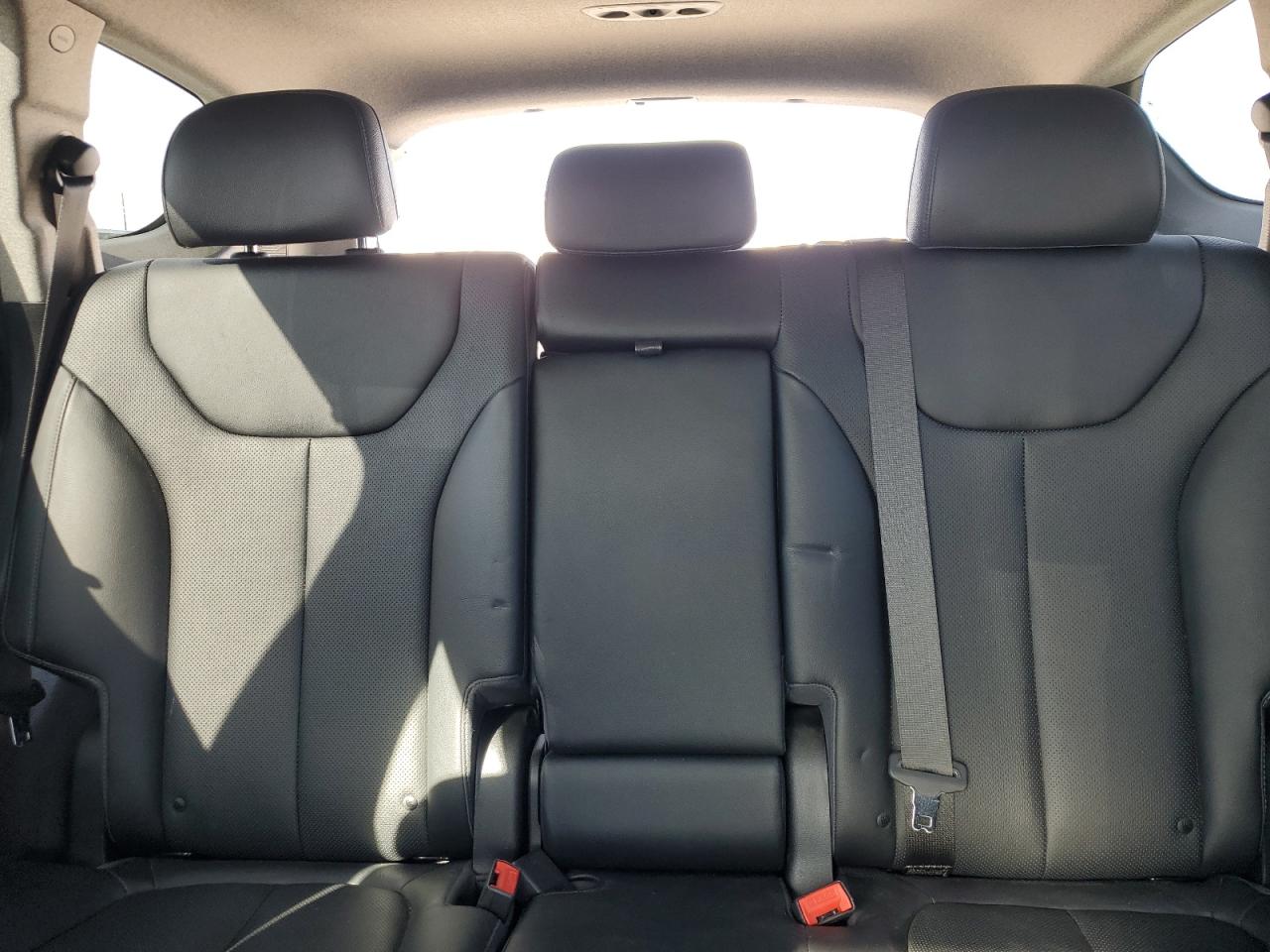 2019 Hyundai Santa Fe - Image 10