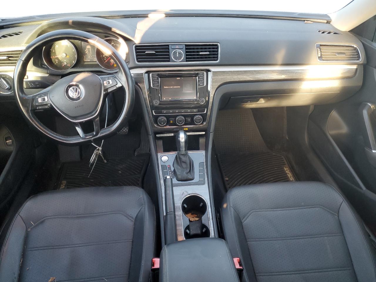2017 Volkswagen Passat - Image 8