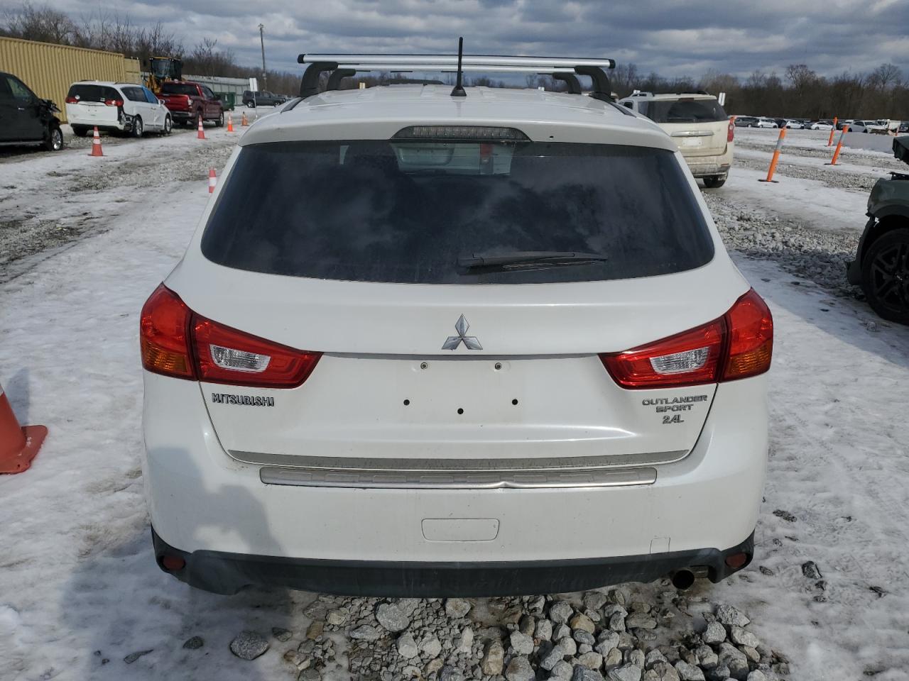 2016 Mitsubishi Outlander - Image 6