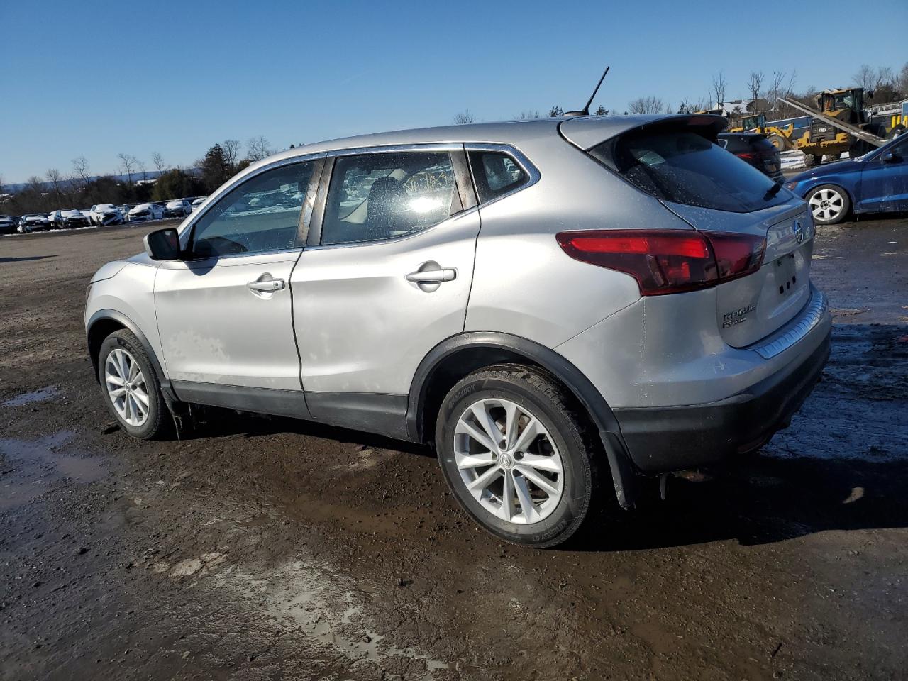 2017 Nissan Rogue - Image 2