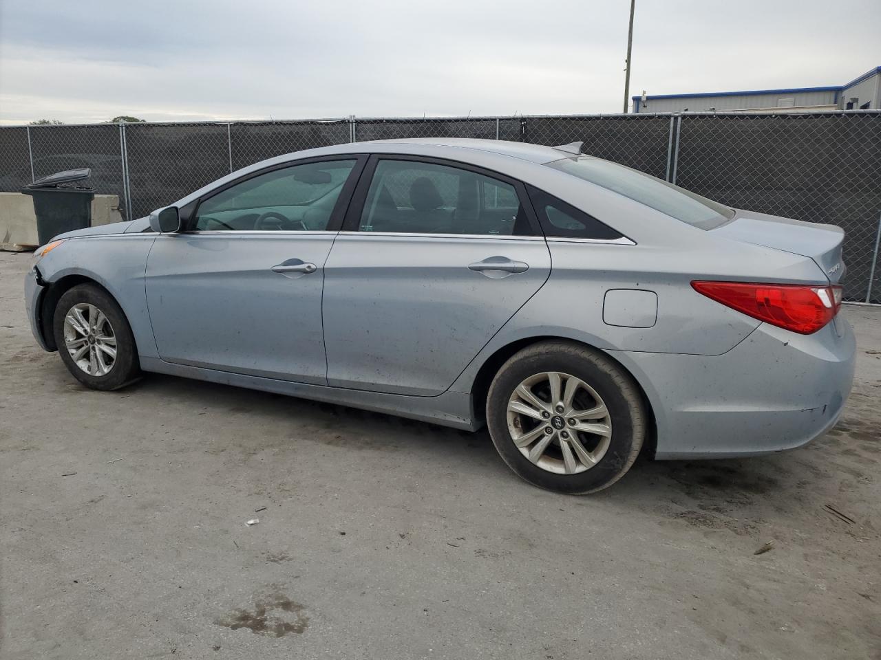 2013 Hyundai Sonata - Image 2