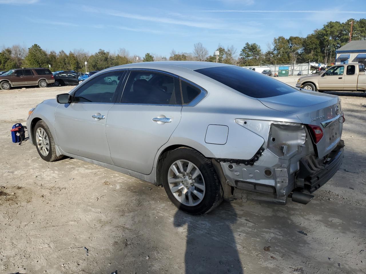 2017 Nissan Altima - Image 2