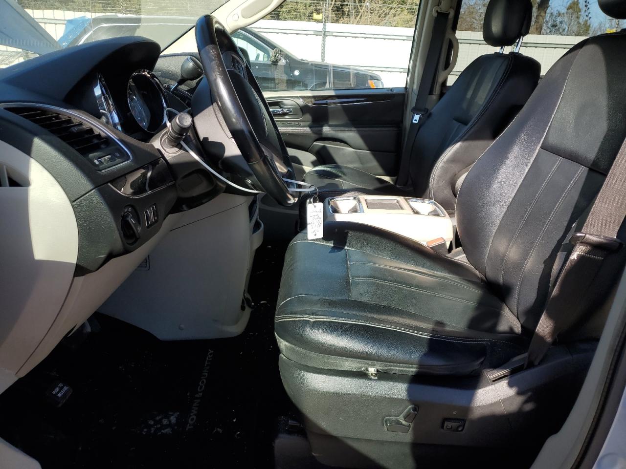 2013 Chrysler Town & Country - Image 7