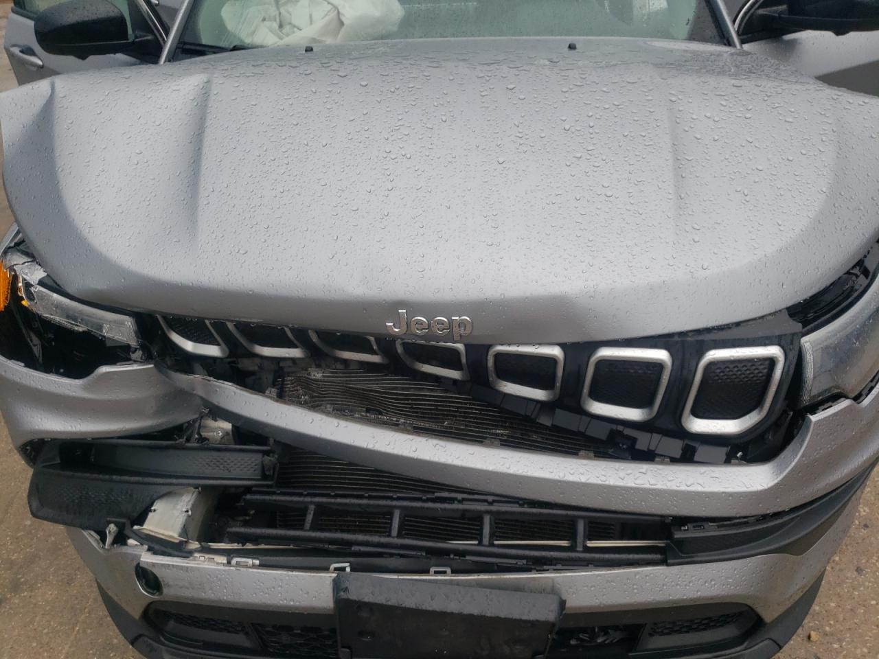 2022 Jeep Compass - Image 13