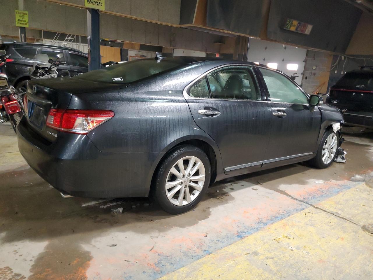 2010 Lexus ES - Image 3