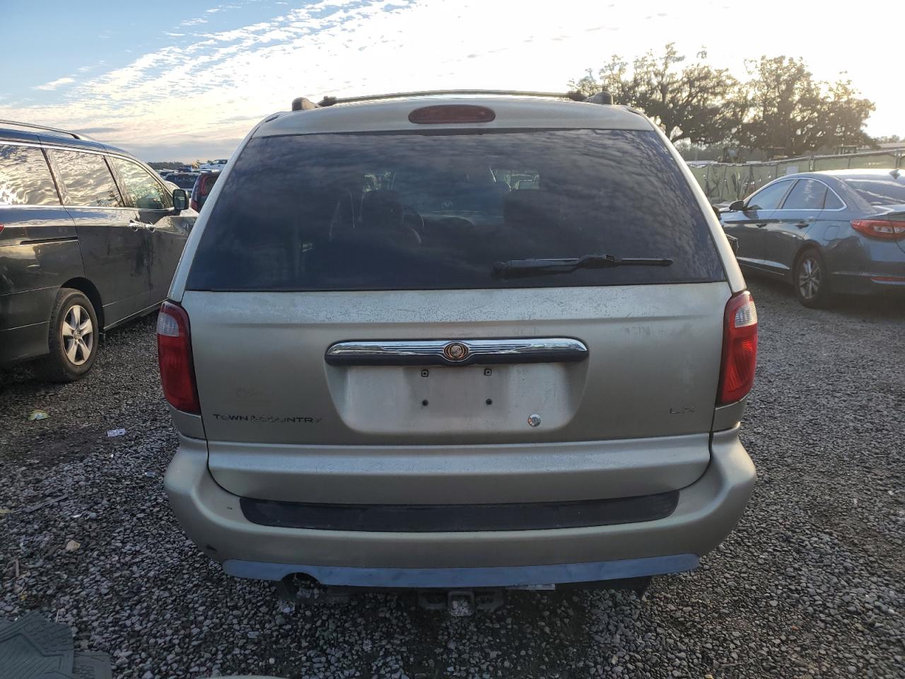 2005 Chrysler Town & Country - Image 6