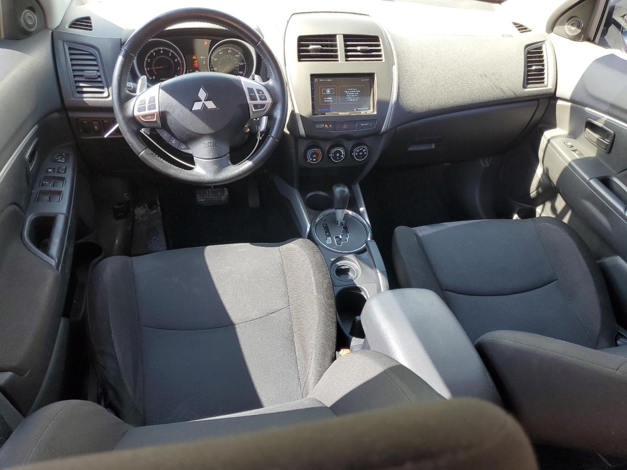 2012 Mitsubishi Outlander - Image 8