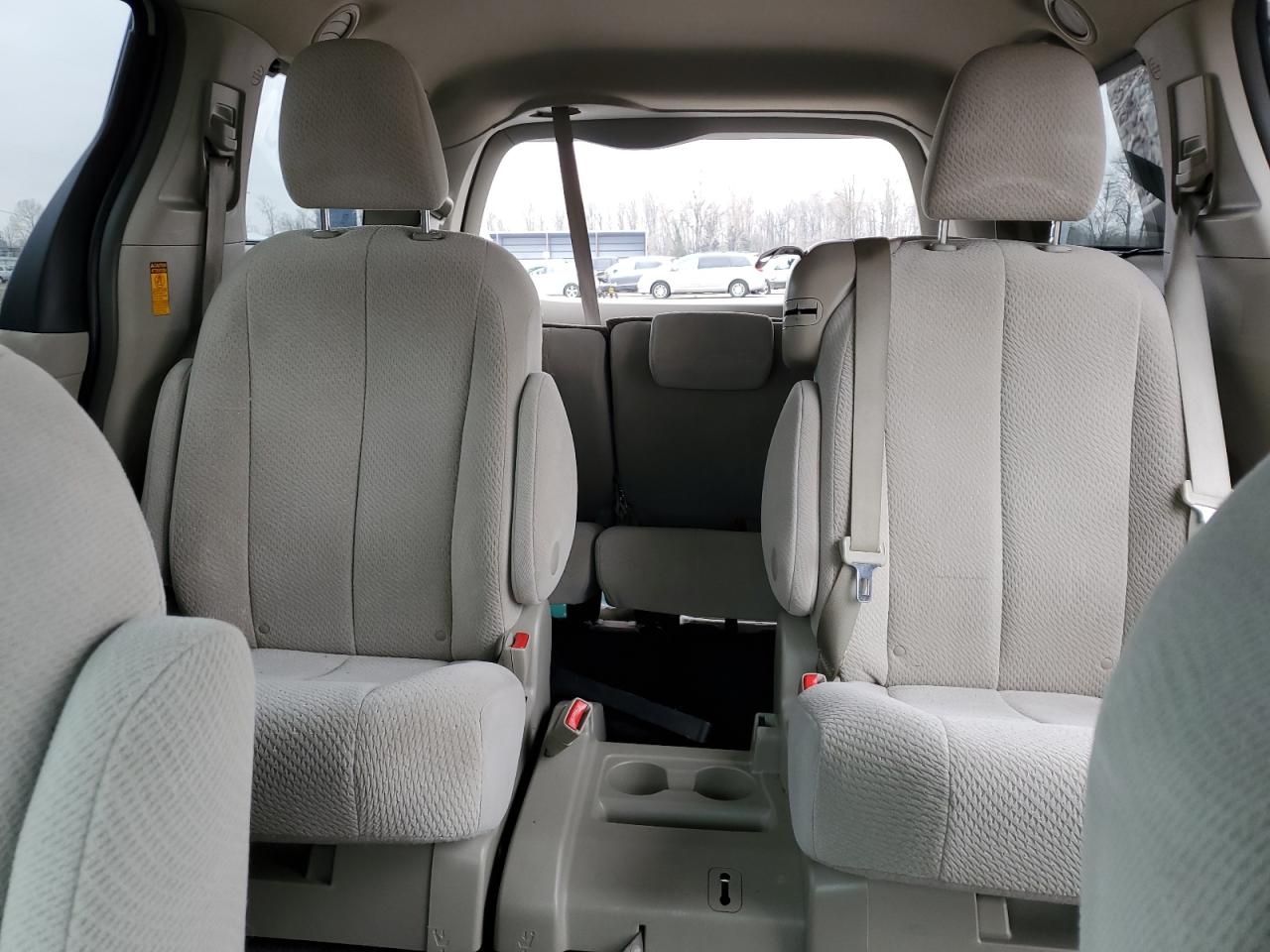 2013 Toyota Sienna - Image 10