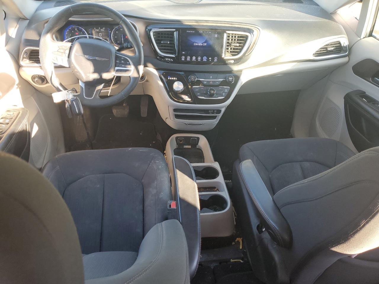 2017 Chrysler Pacifica - Image 8