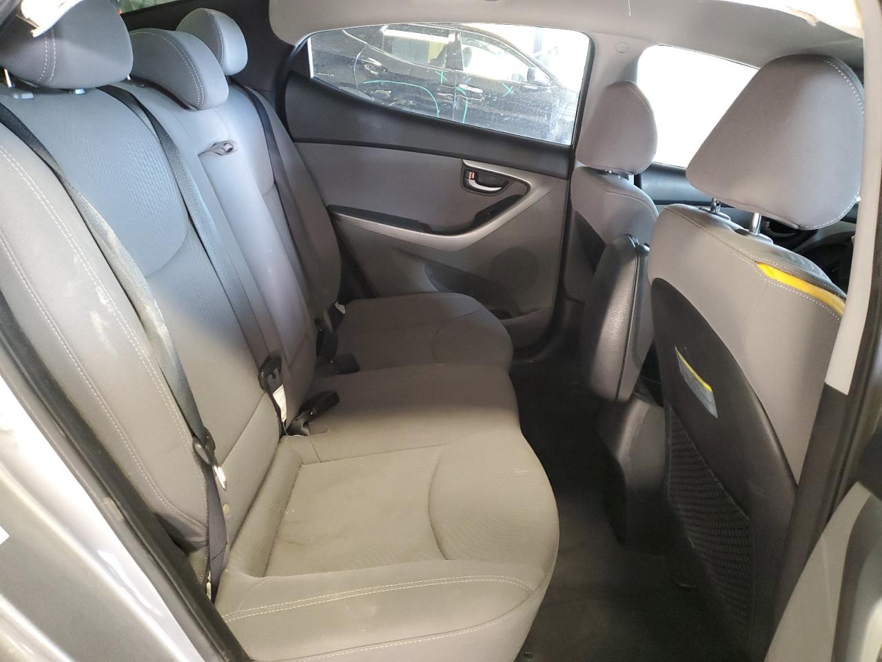 2015 Hyundai Elantra - Image 11