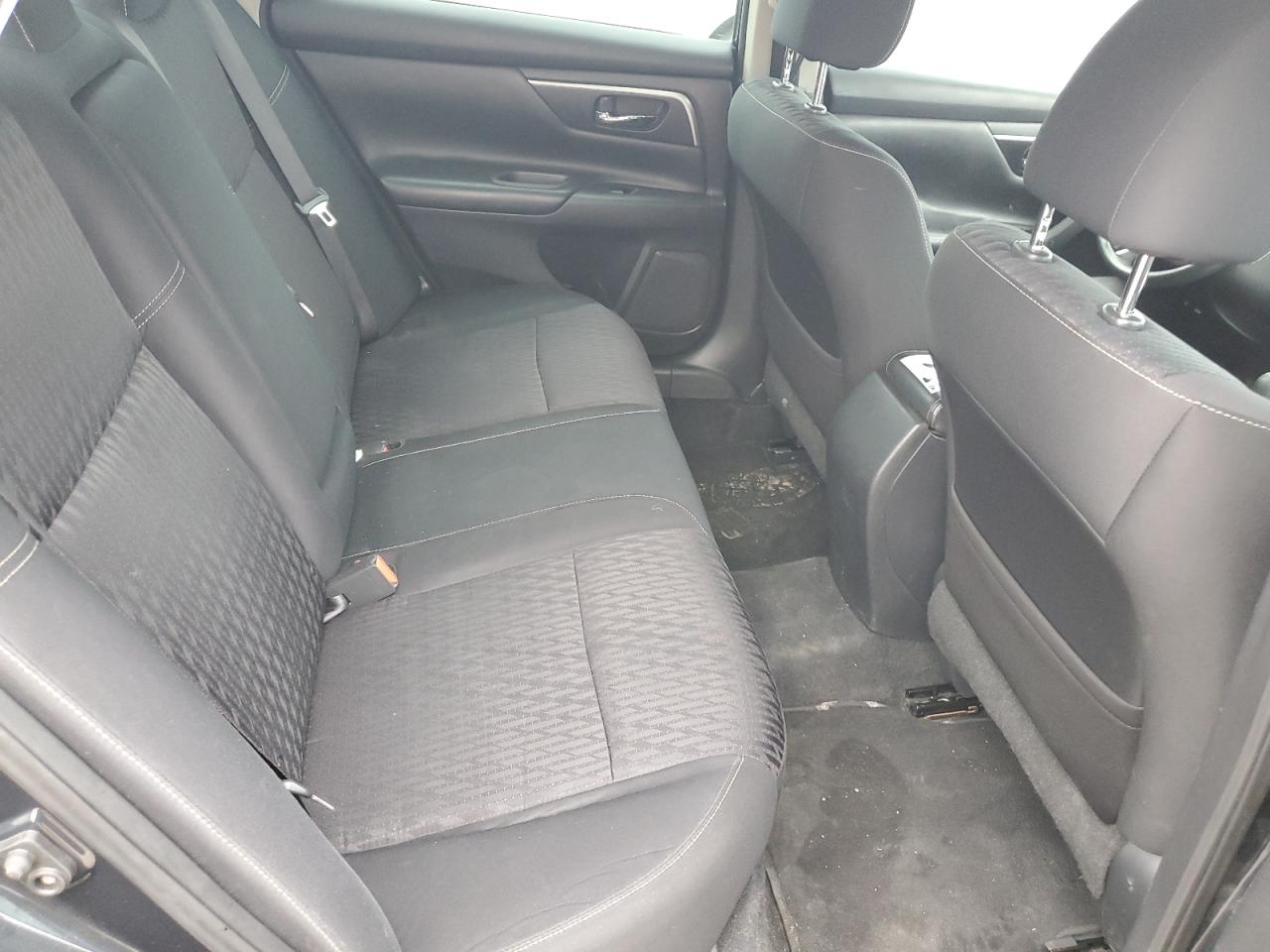 2017 Nissan Altima - Image 10