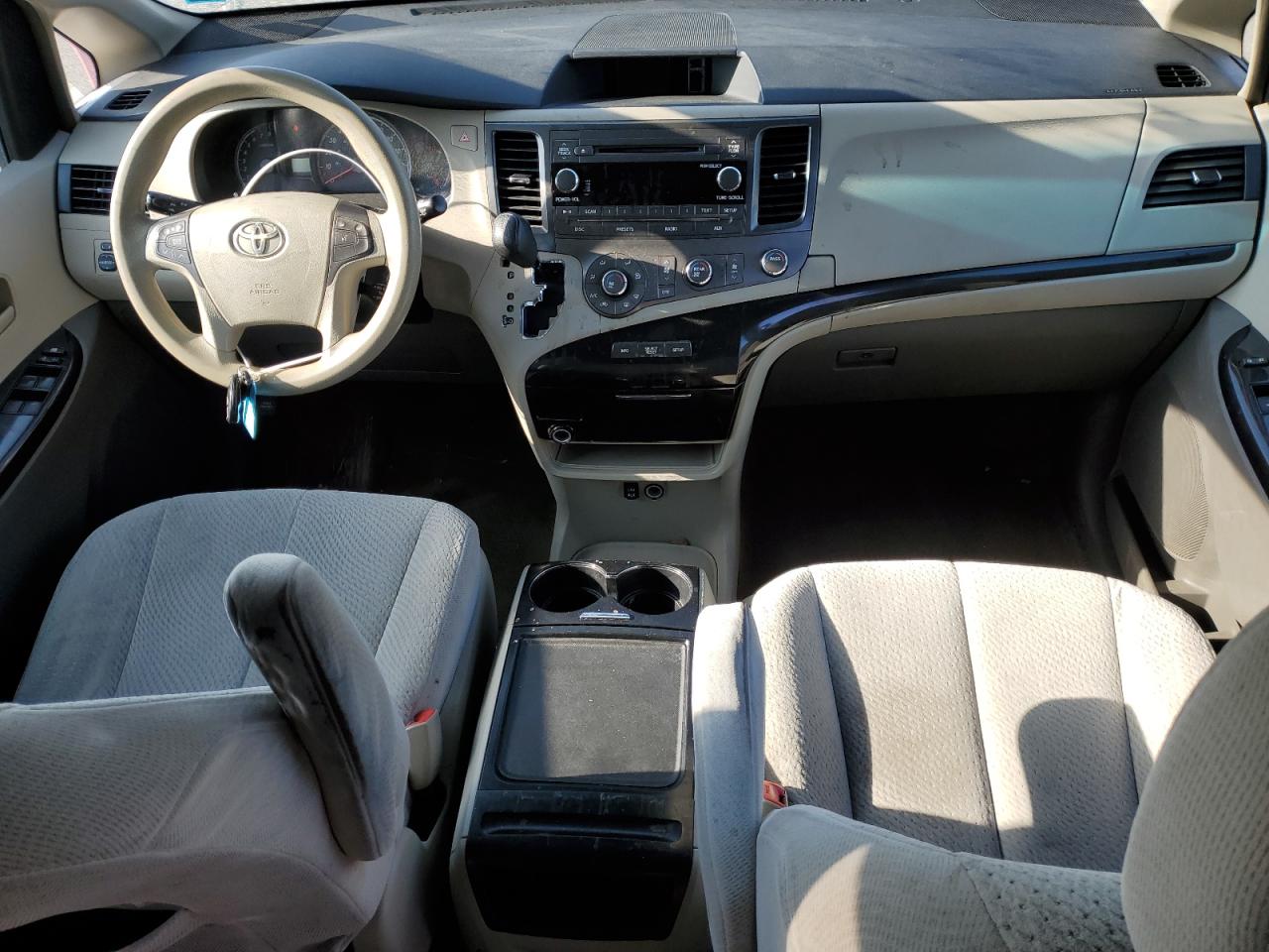 2012 Toyota Sienna - Image 8