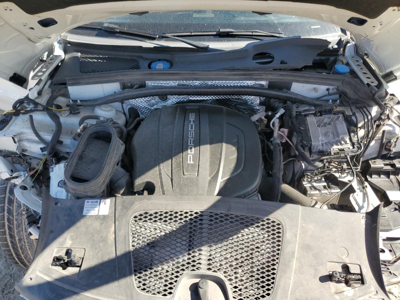 2020 Porsche Macan - Image 14