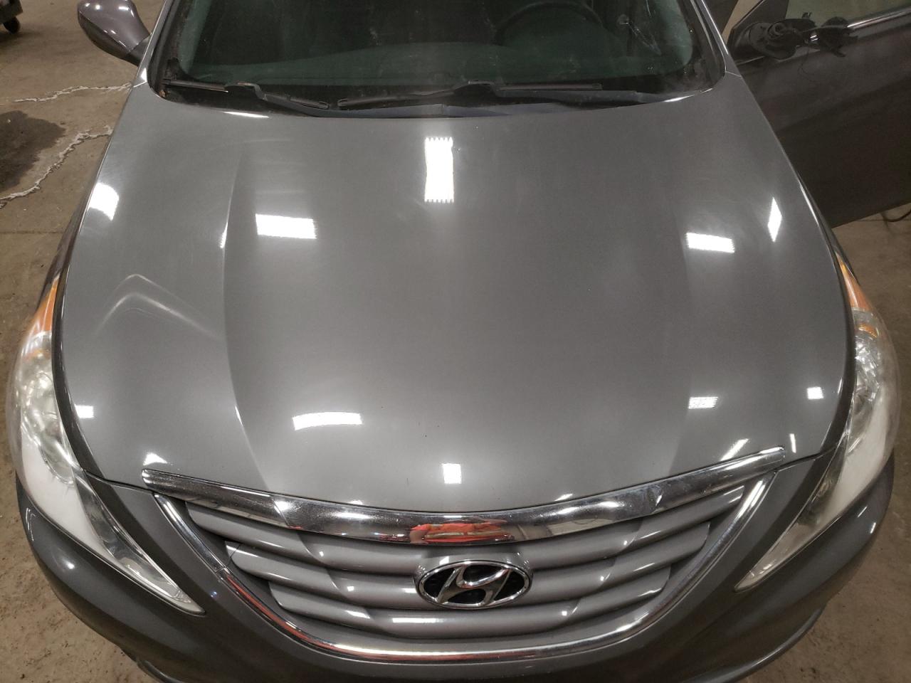 2011 Hyundai Sonata - Image 11