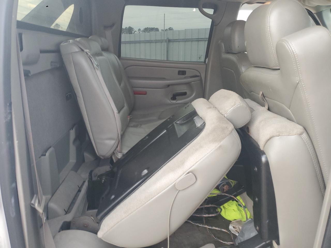 2005 Chevrolet Avalanche - Image 10