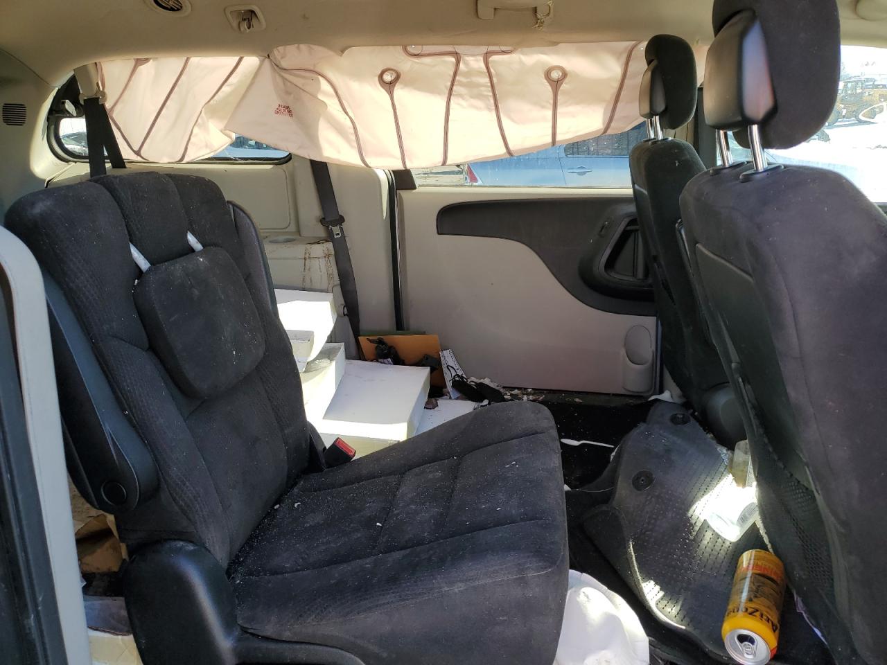 2015 Dodge Caravan - Image 11