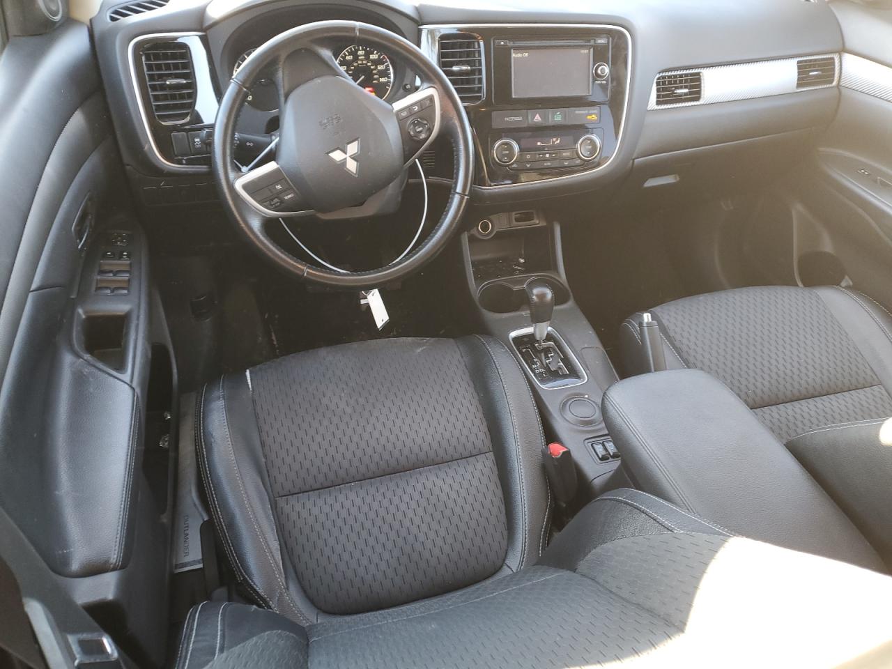 2015 Mitsubishi Outlander - Image 8