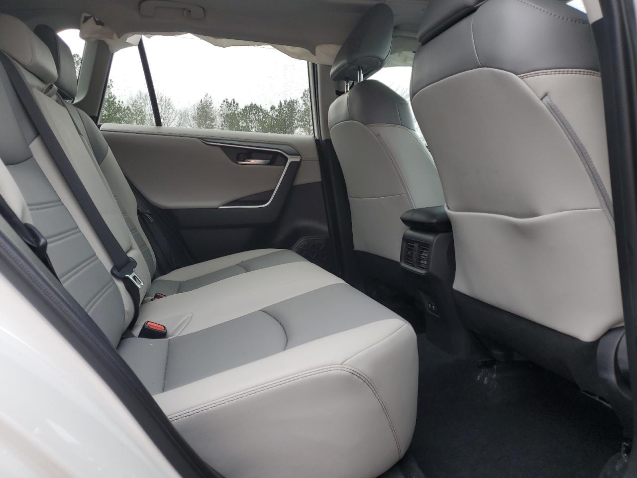 2021 Toyota RAV 4 - Image 12