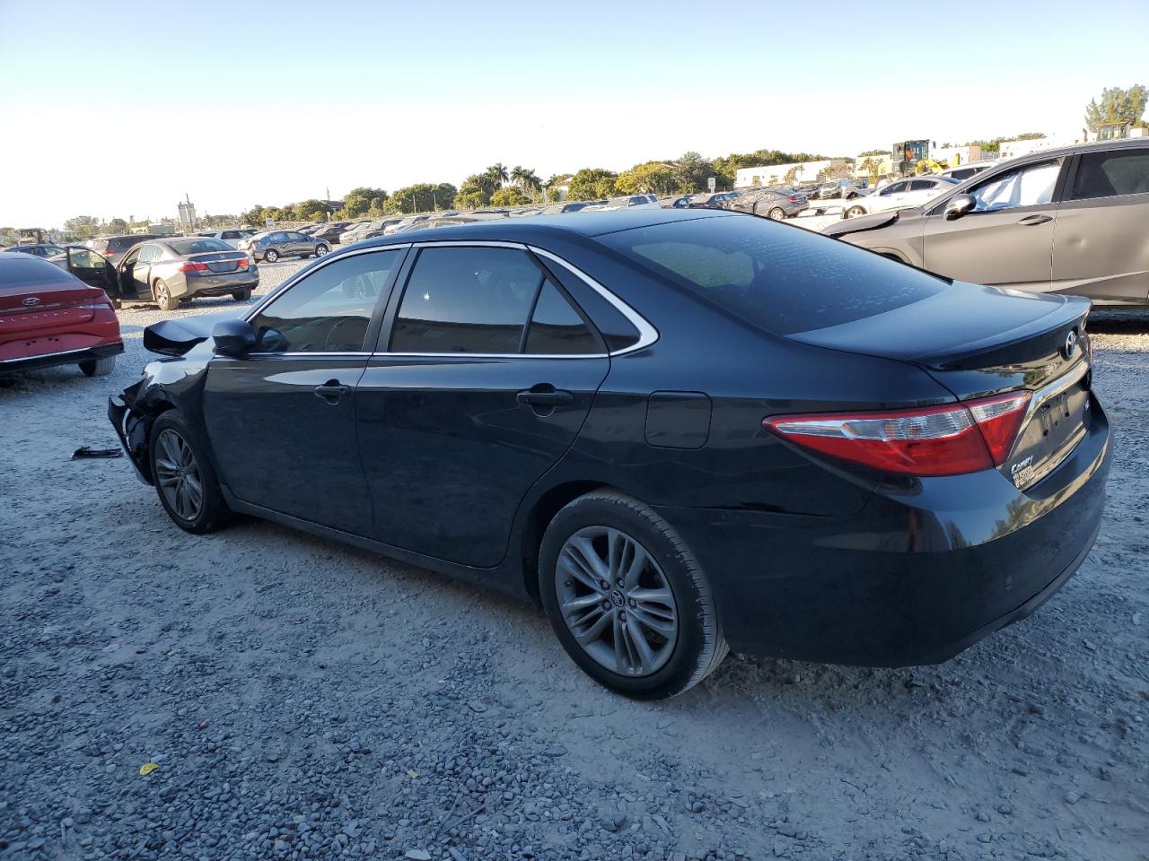 VIN 4T1BF1FK3GU553147 2016 TOYOTA CAMRY no.2