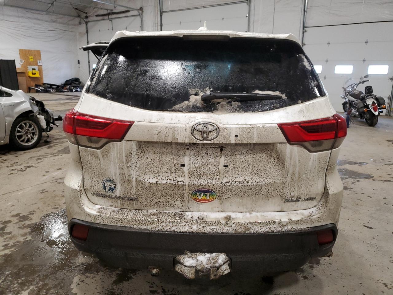 2017 Toyota Highlander - Image 6