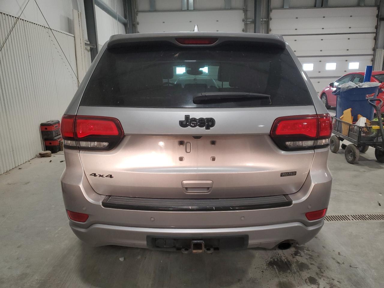 2017 Jeep Grand Cherokee - Image 6