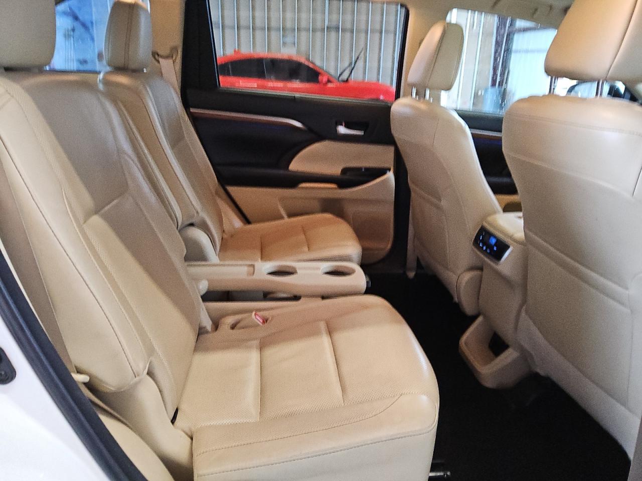 2018 Toyota Highlander - Image 11