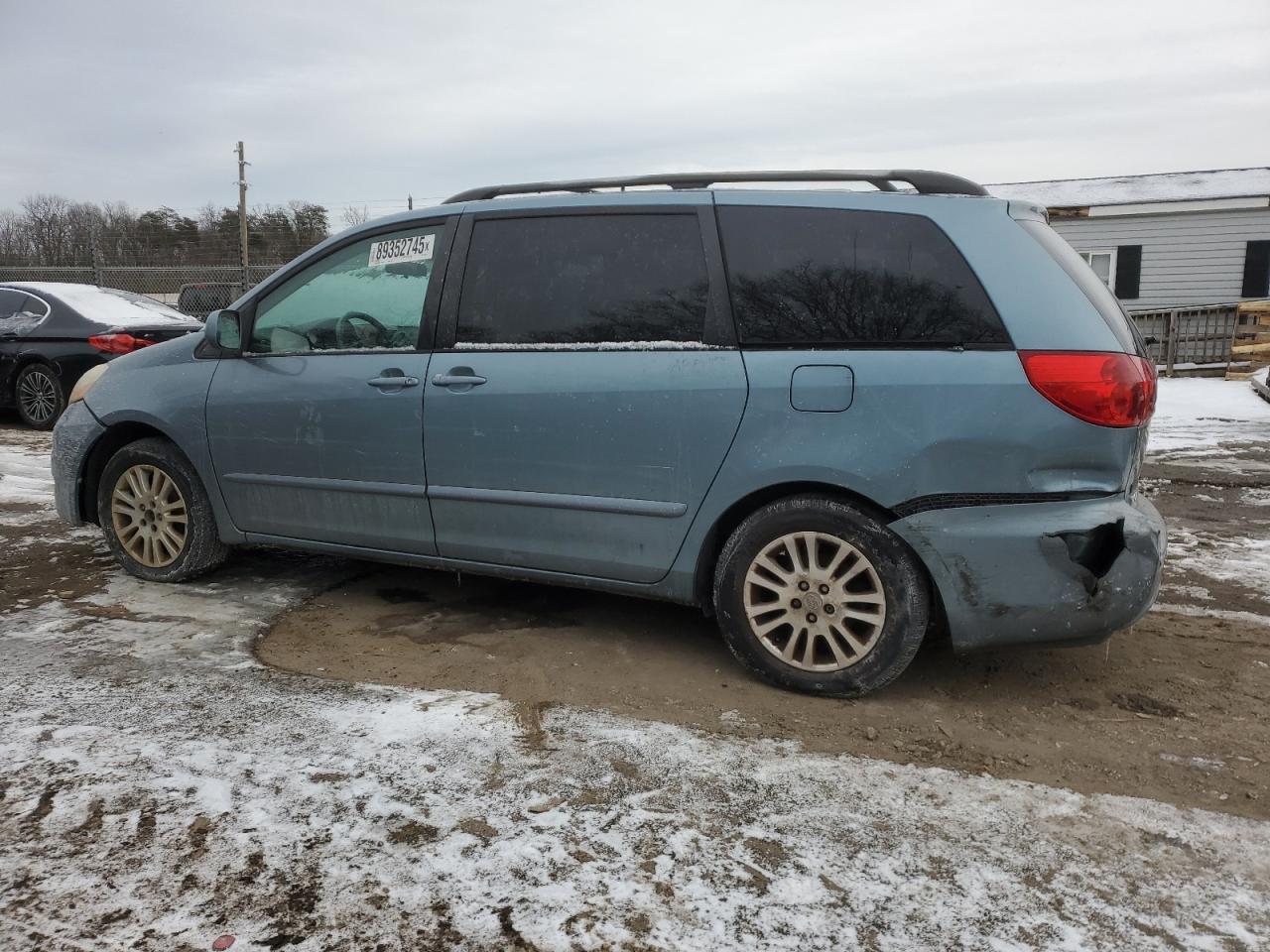 2007 Toyota Sienna - Image 2