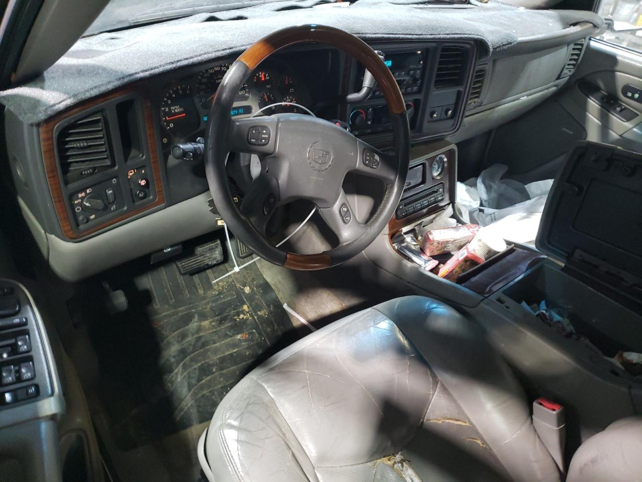 2003 Cadillac Escalade - Image 8