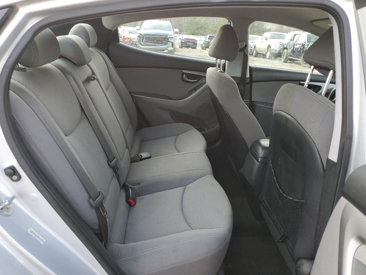 2014 Hyundai Elantra - Image 10