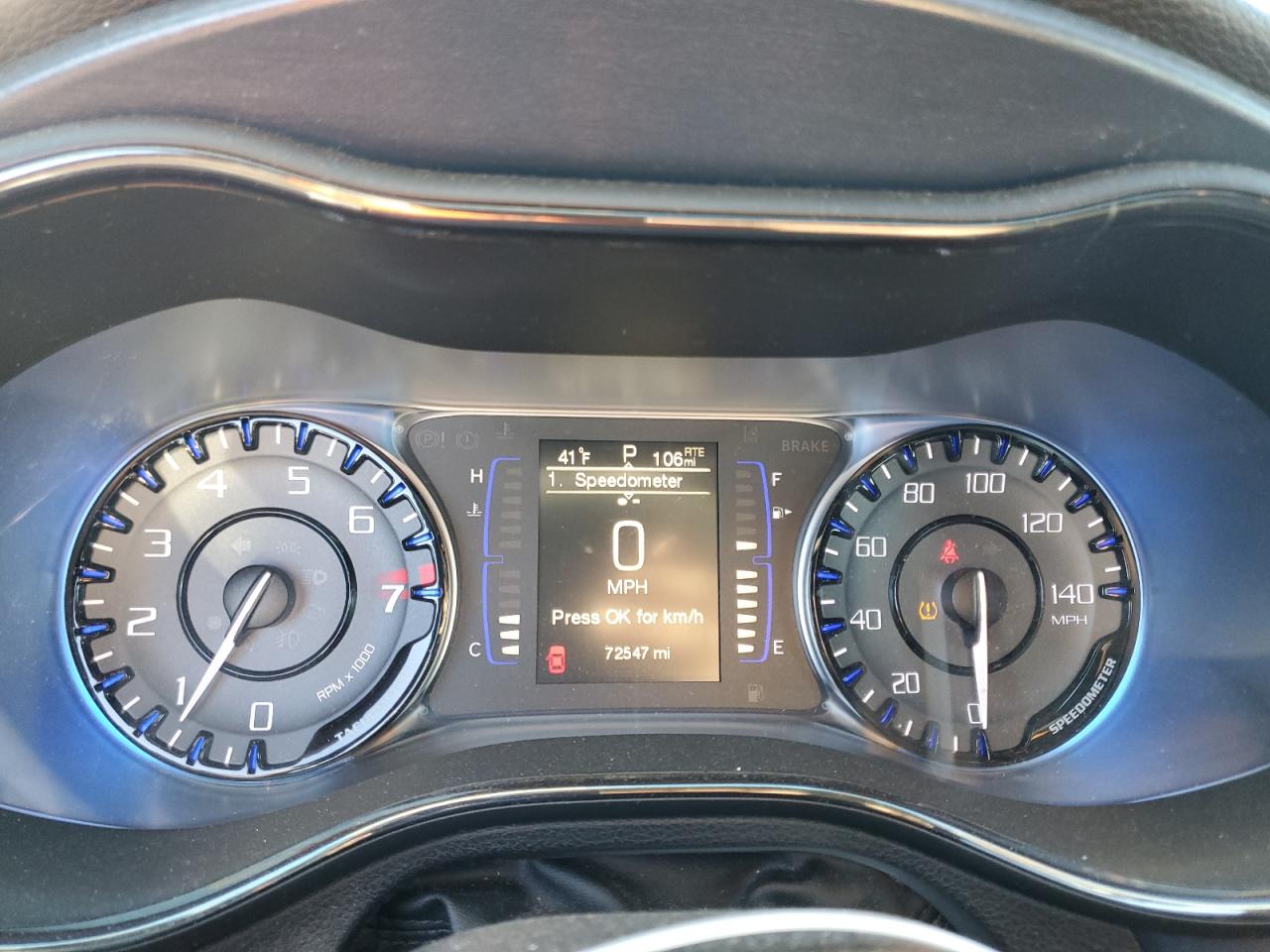 2015 Chrysler 200 - Image 9