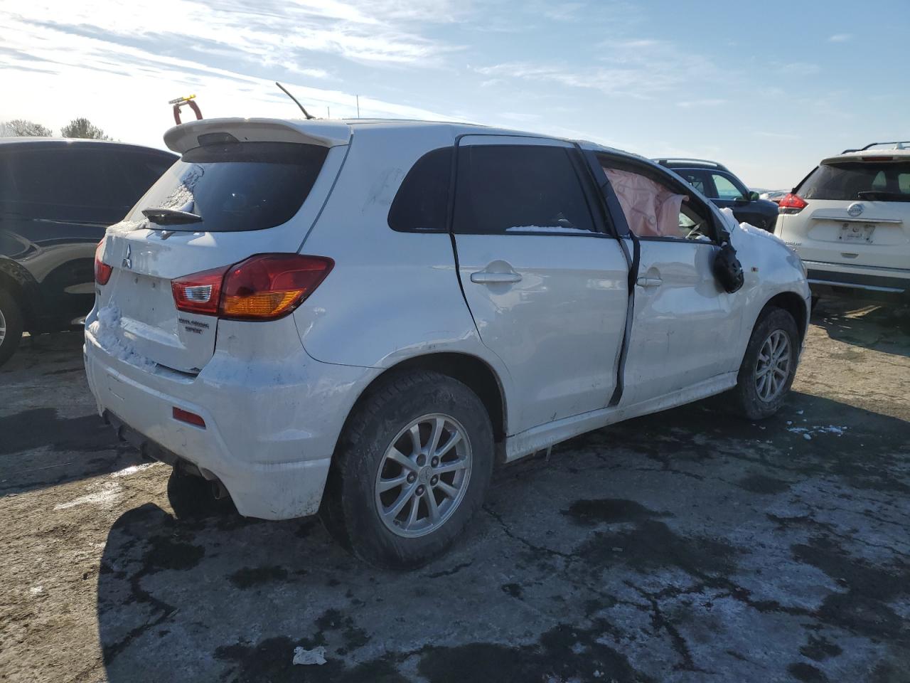 2011 Mitsubishi Outlander - Image 3