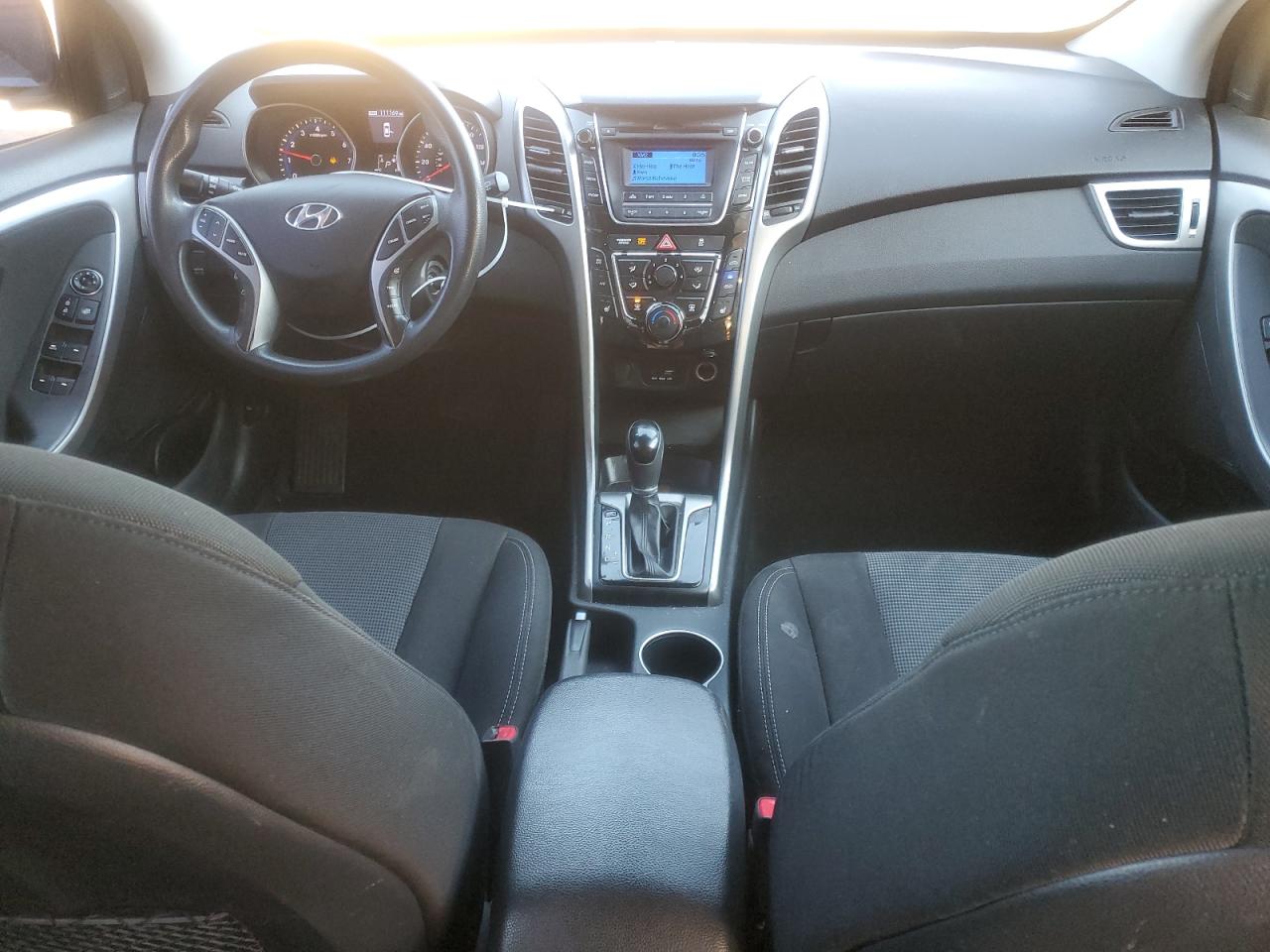 2016 Hyundai Elantra - Image 8