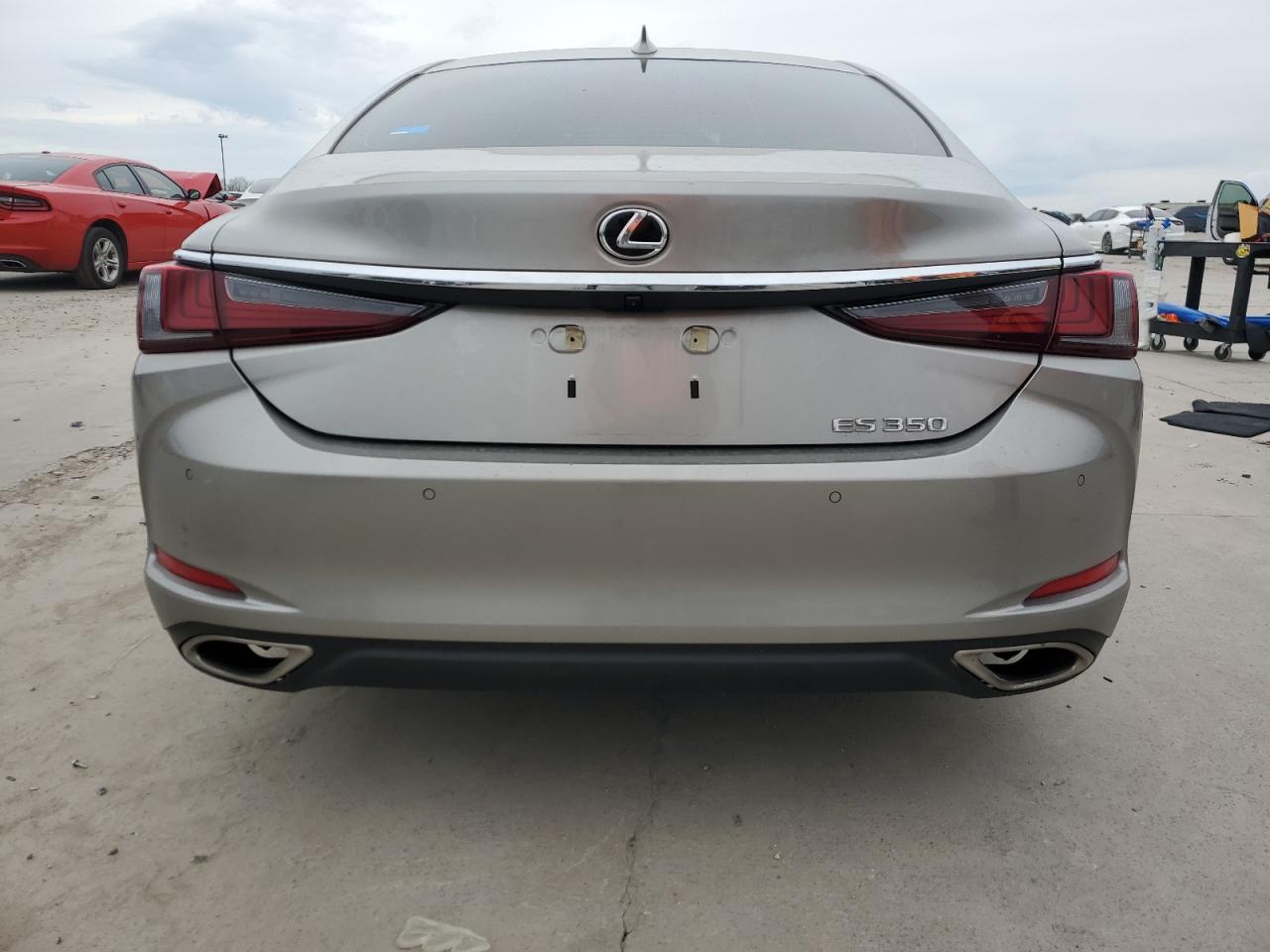 2021 Lexus ES - Image 6