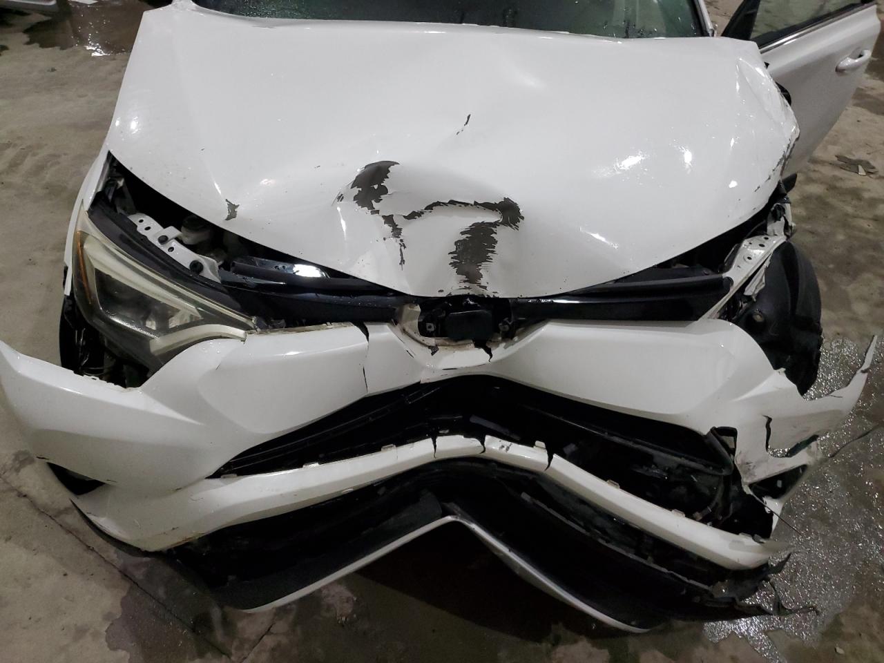 2016 Toyota RAV 4 - Image 12