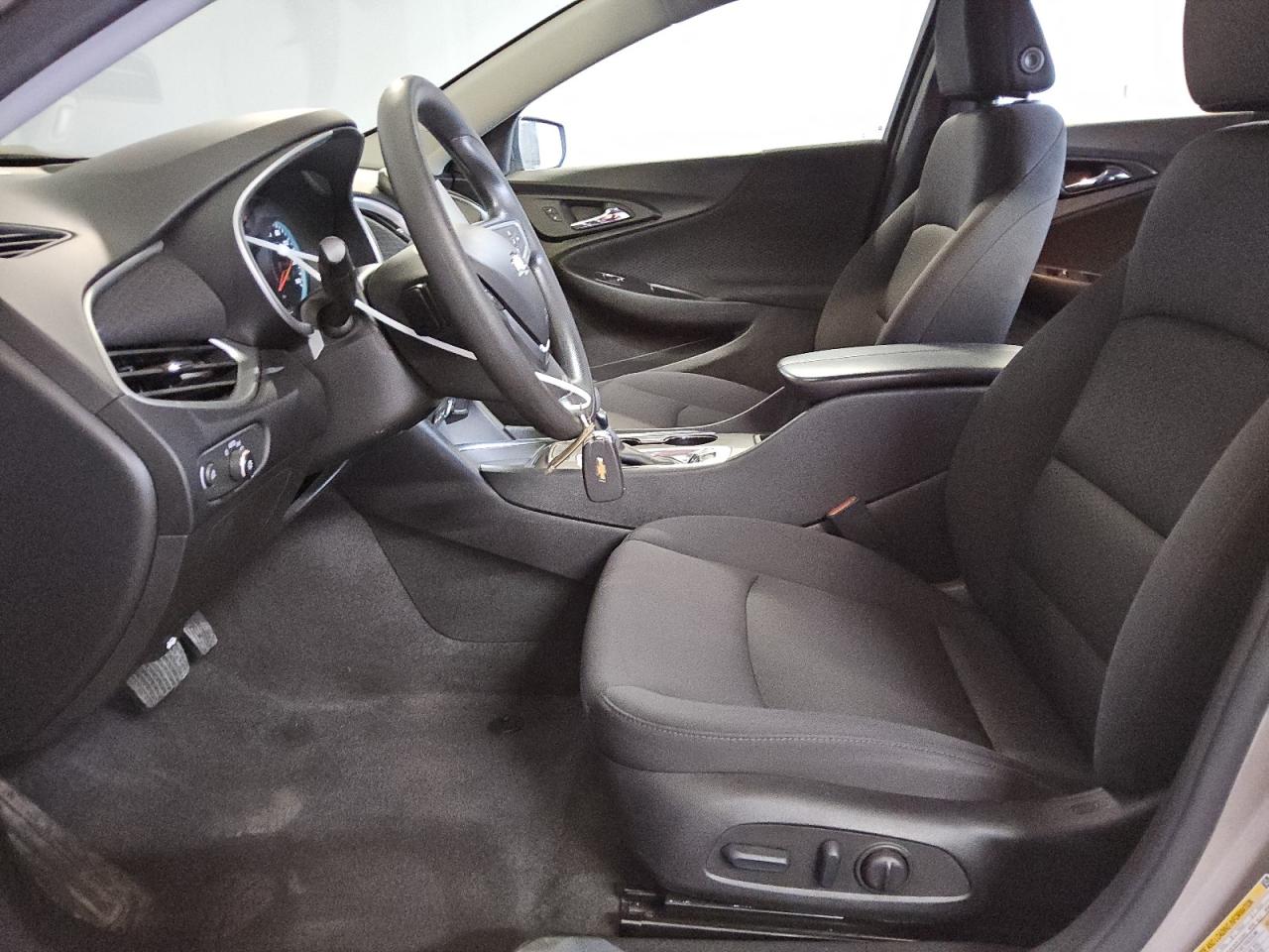 2023 Chevrolet Malibu - Image 7